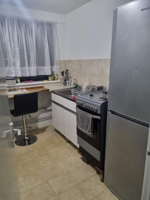 1 bedroom in a flat share to rent - Photo 1