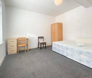 6 bedroom house to rent - Photo 3