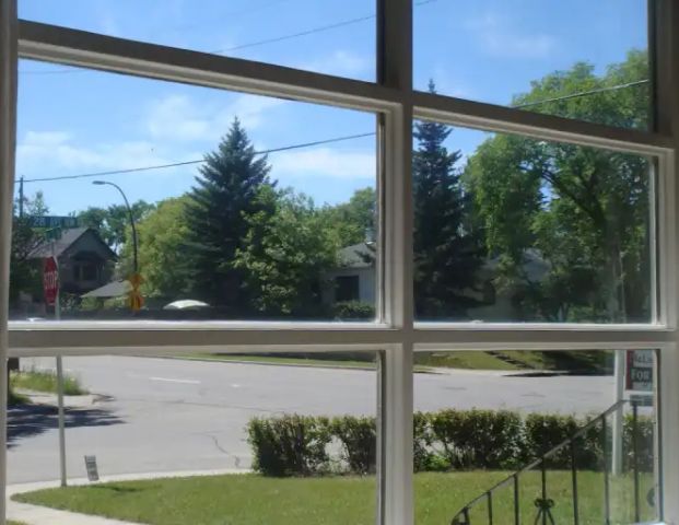 Charismatic & Cozy Main Floor in Mount Pleasant | Calgary - Photo 1