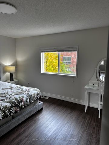 Detached Home For Lease | W8045546 - Photo 4