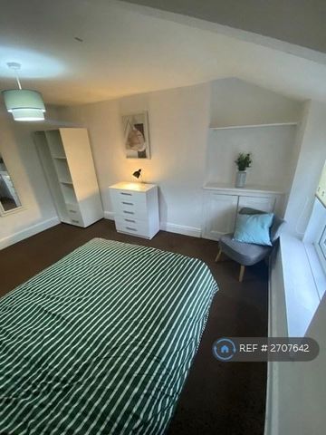 1 bedroom in a house share to rent - Photo 3