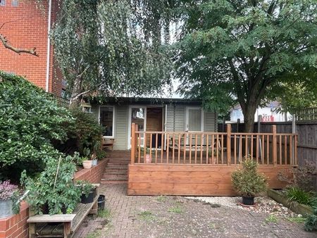 Harvey Gardens, London, SE7 - Photo 5