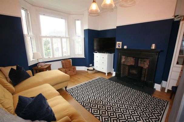 4 bedroom semi-detached house to rent - Photo 1