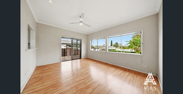 Spacious Family Home in a Prime Location - Photo 1