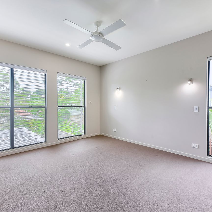 9 Victoria Street, Indooroopilly QLD 4068 - House For Rent - $1,450 | Domain - Photo 1