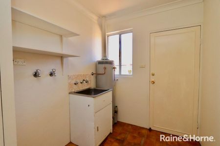 3 Bedroom Unit - Good Location - Available 23/10/25!!!! - Photo 5