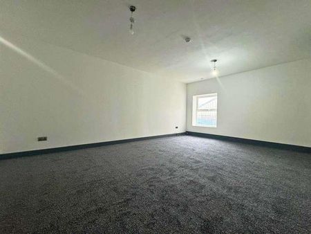 Flat, Carters Green, West Bromwich, B70 - Photo 5