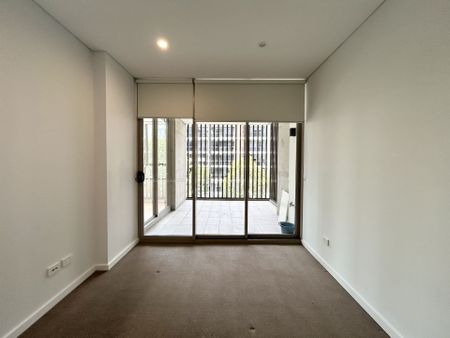 Rosebery | Modern 2-Bedroom Apartment in Prime Location - Photo 4