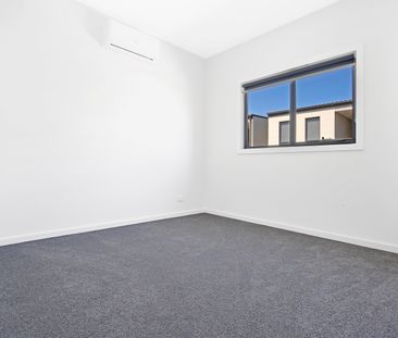 33 Gilded Way, Craigieburn VIC 3064 - Townhouse For Rent | Domain - Photo 5