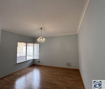 GORGEOUS EASY TO MAINTAIN VILLA CLOSE TO PERTH CBD - Photo 1