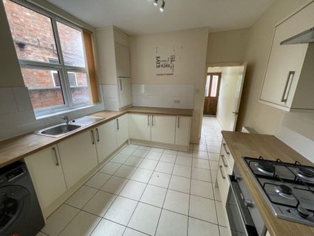 1 bedroom ground floor flat to rent - Photo 5