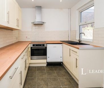 3 bedroom terraced house to rent - Photo 6