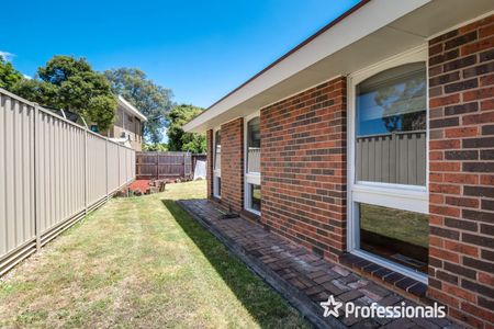 8 Greenaway Drive, Ferntree Gully VIC 3156 - Photo 2