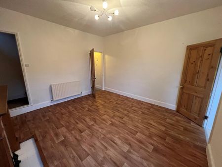 2 bedroom semi-detached house to rent - Photo 4