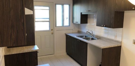 5 1/2 CHOMEDEY LAVAL - 100% Rénové - Photo 2