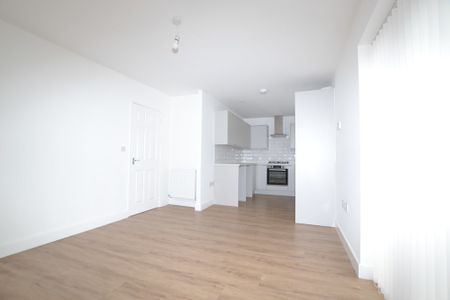 Chester Close, Little Lever, Bolton - Photo 4