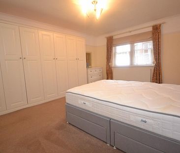 Finchampstead Road, Wokingham - Photo 2