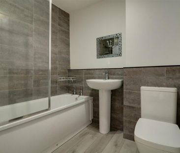 2 bedroom end of terrace house to rent - Photo 2