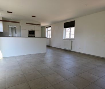 Bel-etagewoning met 3 slaapkamers, balkon, tuintje en garage. - Foto 4