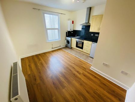1 bedroom flat to rent - Photo 3