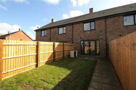 3 bedroom terraced house to rent - Photo 2