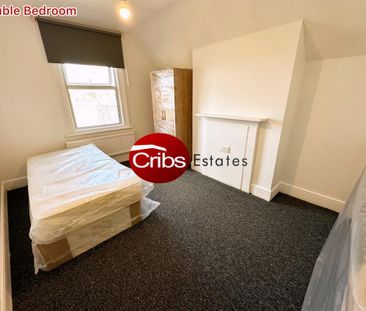 1 bedroom in a flat share to rent - Photo 2