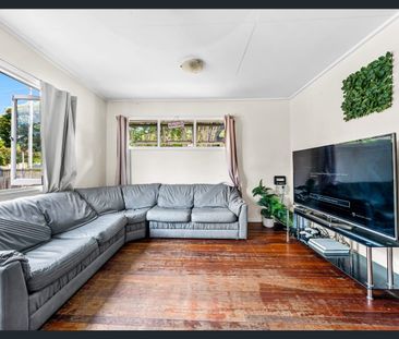 Charming Family Home with Spacious Yard in Convenient Riverview Loc... - Photo 2