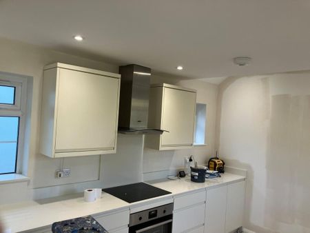 2 bedroom semi-detached house to rent - Photo 3