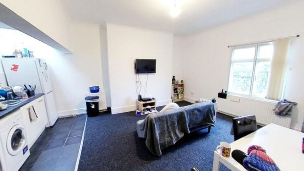 New Walk, Leicester - Photo 1