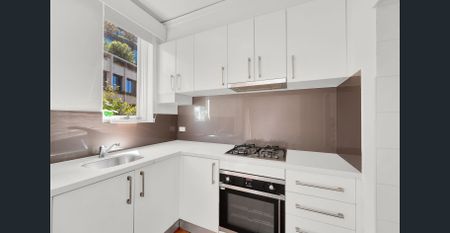 North-facing modern retreat - Photo 5