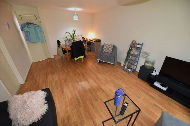 2 bedroom Flat in Grosvenor Park Gardens, Leeds - Photo 1