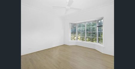 Family‑Friendly House & Granny Flat With Solar Panels - Photo 2