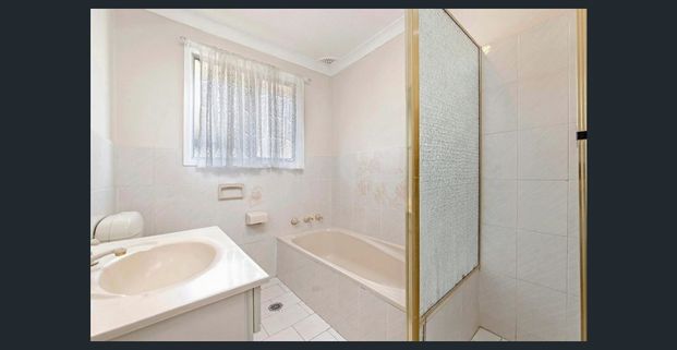 Tidy 3 Bedroom Home, Great Location! - Photo 1