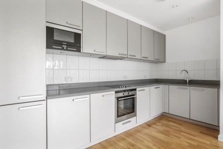 3 bedroom flat to rent - Photo 5