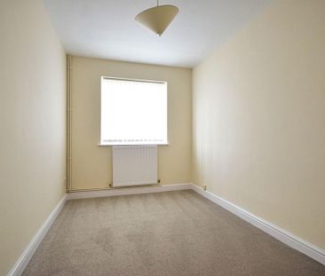 2 bedroom semi-detached bungalow to rent - Photo 4