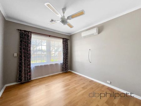 23 Marsh Road, Para Hills SA 5096 - Photo 2