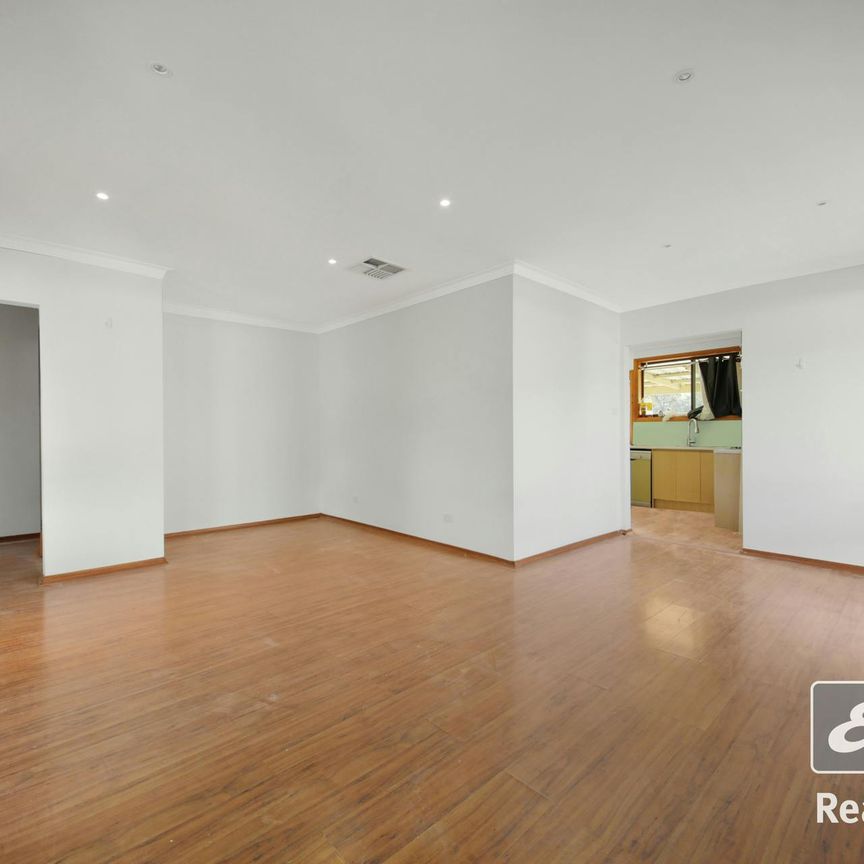 Great Family home in a Great location! - Photo 1