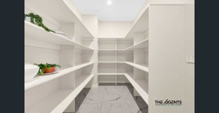 Elegant, Spacious & Perfectly Positioned Family Home in Rockbank - Photo 4