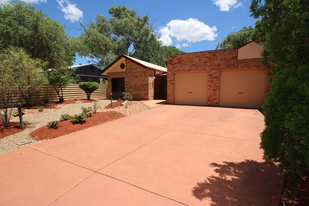 Three Bedroom Duplex in Eastside - Photo 1
