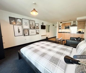 Studio to rent - Photo 1