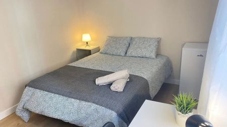 Room in a shared 5-bedroom apartment for rent in Palomeras Bajas. - Photo 2
