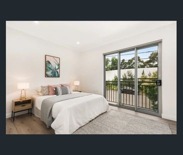 Stylish Modern Townhouse Offering Comfort, Space & Lifestyle Conven... - Photo 3