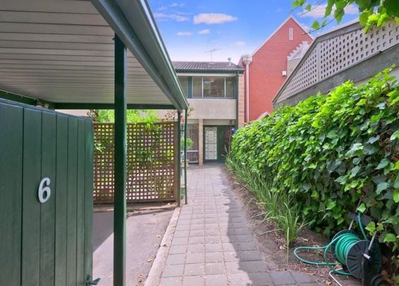 Two Bedroom Townhouse in Great Location! - Photo 1