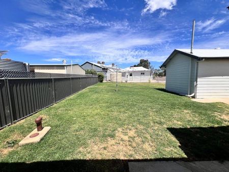 Charming 3-Bedroom House in West Tamworth - Photo 3