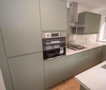 3 bedroom flat to rent - Photo 4