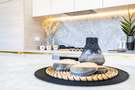 NEAR NEW STUNNING EXECUTIVE 3 BED APARTMENT - Photo 2