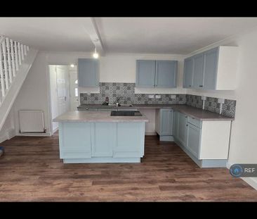 4 bedroom end of terrace house to rent - Photo 3