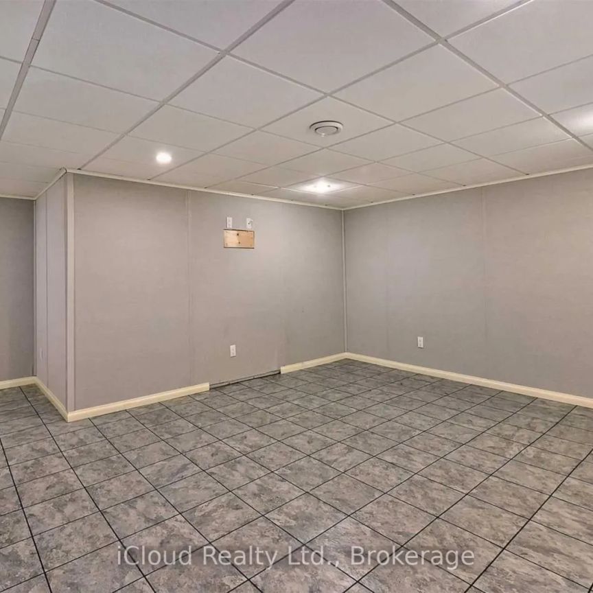 3496 COVENT CRESCENT - Photo 1