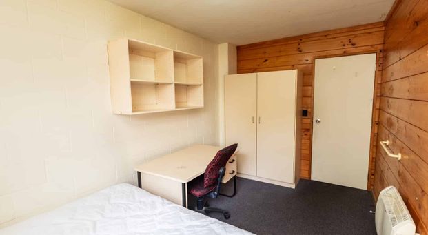 5 Bedroom City Apartment - Photo 1