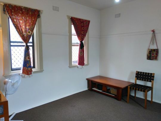 Central Upstairs Flat in the Heart of Ballina CBD - Photo 1